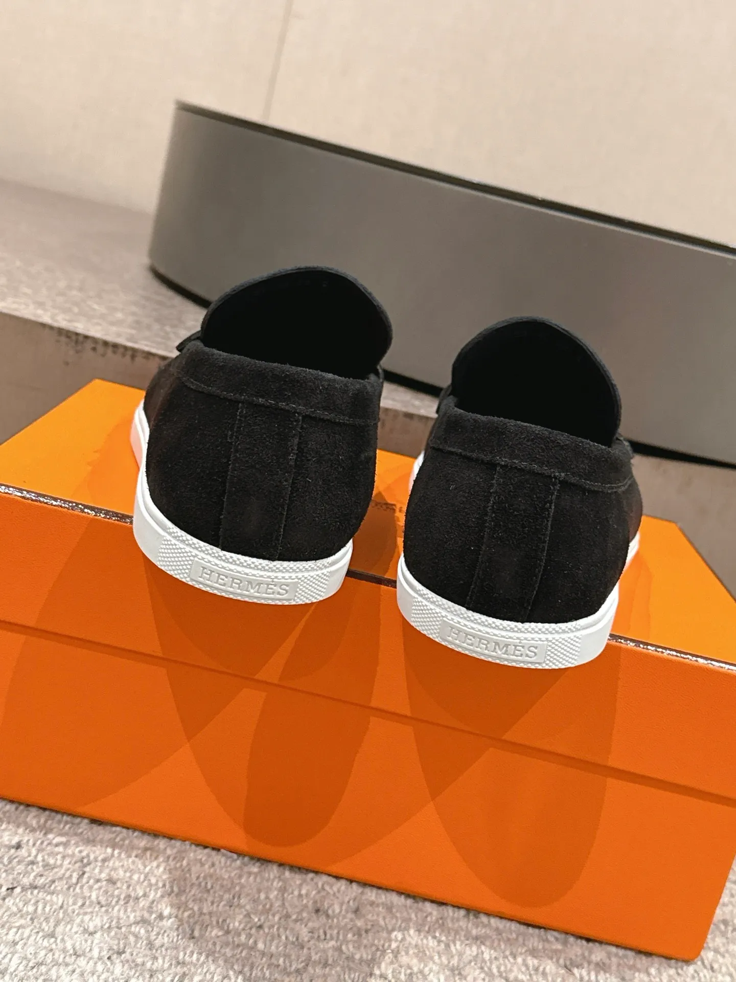 【ΗERMES】 P:540💰 Size: 39-45 (45.46. Customized) Hermes Men's Slip-on Loafers Lgnacio Series Couple's Loafers Casual Sports Shoes Original Purchase Development Made Goods This calfskin loafer is decorated with leather braiding and "Chaine d'Ancre" buckle. Fashionable nautical style loafers, ideal for land and seaside. Exquisite packaging at the delivery counter 🛍📦 Fabric: Original customized imported first-layer cowhide/cow suede Lining: Imported soft cowhide lining Sole: Original molded non-slip TPU material Bottom thickness: 2CM